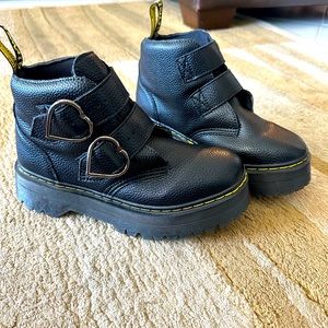 NWOT Doc Marten Devon Heart